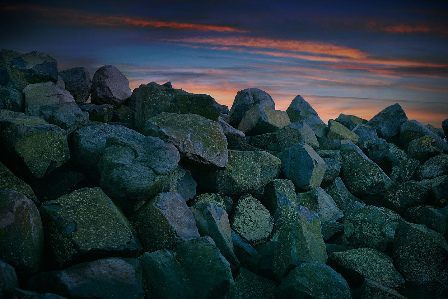 afsluitdijk zeewering basaltblokken - Martin Rijpstra fotograaf Leeuwarden