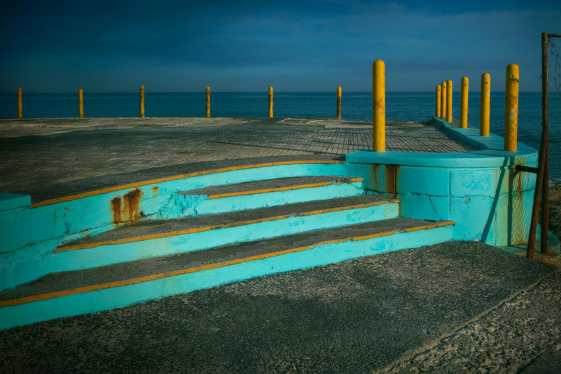 Cuba Havana pool blauw geel - Martin Rijpstra fotograaf Leeuwarden